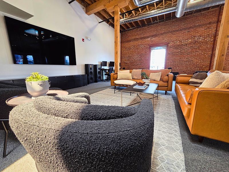 Suite 400 open lounge